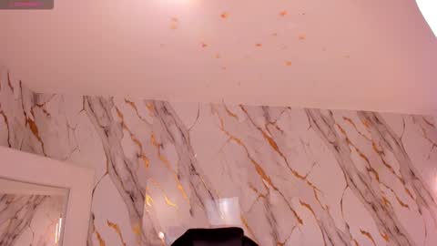 Sarah Rhodes online show from 10/18/25, 11:44