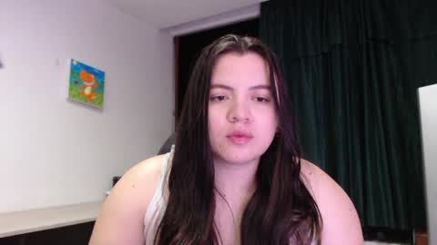 Snapshot of sarahros1 chatting on 12/20/24, 01:14 Sarah online show from 12/20/24, 01:14