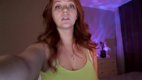 Snapshot of sarahsweetie_ chatting on 12/24/24, 03:58 Sarah online show from 12/24/24, 03:58