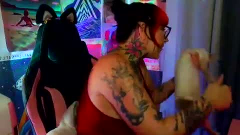 Sarah T online show from 10/19/25, 07:20