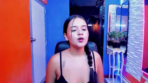 Snapshot of sarai_mv1 chatting on 09/18/25, 08:33 Sarai online show from 09/18/25, 08:33