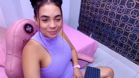 Snapshot of sarak_ chatting on 01/12/25, 12:01 Sara online show from 01/12/25, 12:01