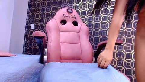 Snapshot of sarak_ chatting on 01/15/25, 02:56 Sara online show from 01/15/25, 02:56