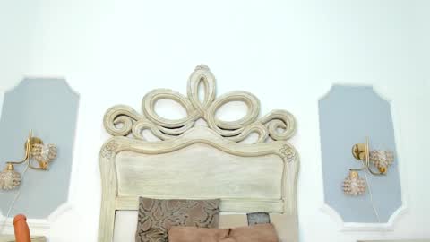 Sara online show from 12/18/24, 02:06