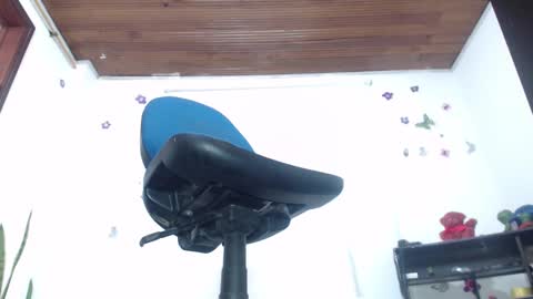 Snapshot of saralovens chatting on 01/08/25, 12:15 Saraloves online show from 01/08/25, 12:15