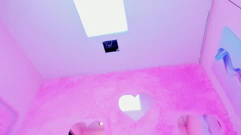 Snapshot of saramagiic chatting on 01/04/25, 10:24 online show from 01/04/25, 10:24