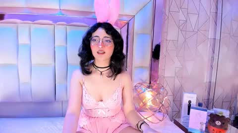 sara  online show from 10/20/25, 06:14