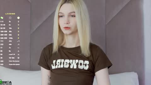 saramist online show from 10/15/25, 01:39