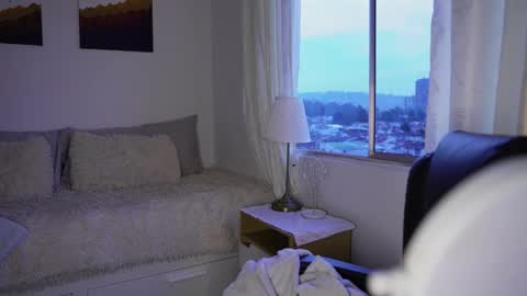 Sara online show from 10/22/25, 10:42