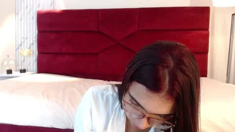 Snapshot of sarasaenz_99 chatting on 12/15/24, 07:42 Sara online show from 12/15/24, 07:42