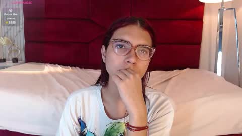 Snapshot of sarasaenz_99 chatting on 01/26/25, 01:52 Sara online show from 01/26/25, 01:52
