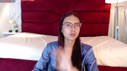 Snapshot of sarasaenz_99 chatting on 01/26/25, 10:35 Sara online show from 01/26/25, 10:35