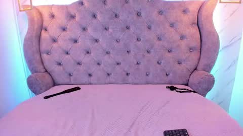 Snapshot of sarasaenz__ chatting on 12/19/24, 06:23 online show from 12/19/24, 06:23
