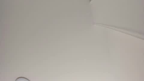 Snapshot of sarasaenz__ chatting on 12/28/24, 11:52 online show from 12/28/24, 11:52