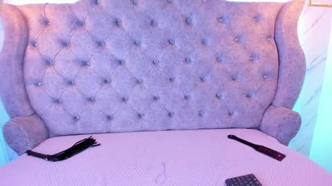 Snapshot of sarasaenz__ chatting on 12/28/24, 02:53 online show from 12/28/24, 02:53
