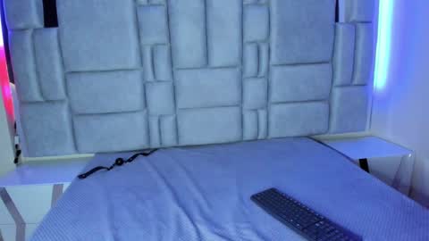 Snapshot of sarasaenz__ chatting on 02/06/25, 02:37 online show from 02/06/25, 02:37