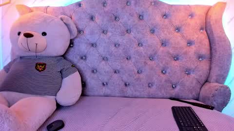 Snapshot of sarasaenz__ chatting on 02/12/25, 05:48 online show from 02/12/25, 05:48
