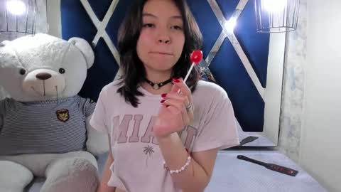 Snapshot of sarasaenz__ chatting on 03/11/25, 02:40 online show from 03/11/25, 02:40