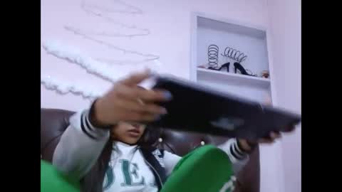 Snapshot of sarastonesx chatting on 12/02/24, 01:14 sarastonesx online show from 12/02/24, 01:14