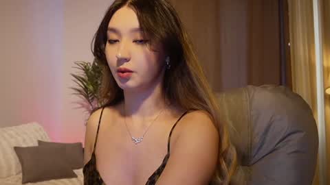 Snapshot of sarasuo chatting on 09/14/25, 12:37 Shara online show from 09/14/25, 12:37