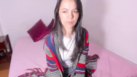 Snapshot of sarasweet_4 chatting on 10/14/25, 09:37 Sara online show from 10/14/25, 09:37