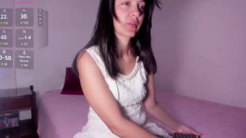 Snapshot of sarasweet_4 chatting on 11/27/25, 04:20 Sara online show from 11/27/25, 04:20