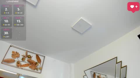 Snapshot of sarawagner_ chatting on 09/19/25, 07:14 online show from 09/19/25, 07:14