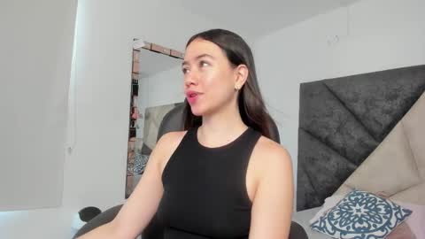 Snapshot of sarawagner_ chatting on 09/21/25, 06:09 online show from 09/21/25, 06:09