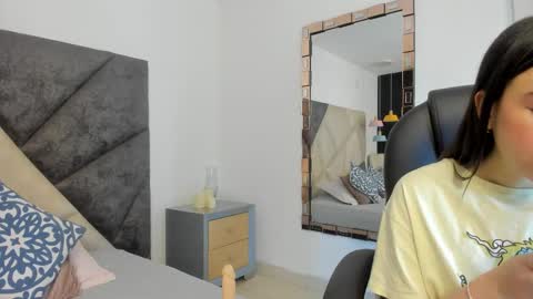 Snapshot of sarawagner_ chatting on 09/26/25, 07:07 online show from 09/26/25, 07:07