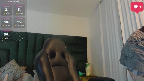 Snapshot of sarawagner_ chatting on 09/30/25, 06:57 online show from 09/30/25, 06:57