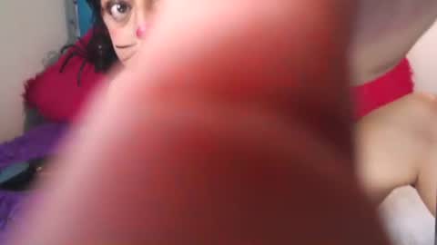 Sara Wills online show from 10/31/25, 03:46