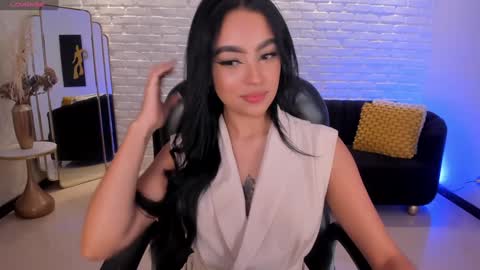 Snapshot of sarawinstone_ chatting on 12/08/24, 11:03 Sara Winstone online show from 12/08/24, 11:03