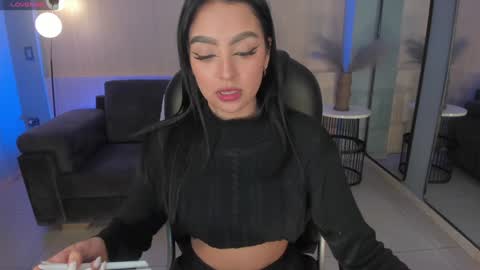 Snapshot of sarawinstone_ chatting on 12/14/24, 07:46 Sara Winstone online show from 12/14/24, 07:46