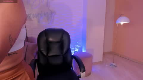 Snapshot of sarawinstone_ chatting on 02/17/25, 01:32 Sara Winstone online show from 02/17/25, 01:32