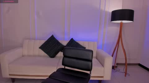 Snapshot of sarawinstone_ chatting on 02/18/25, 10:14 Sara Winstone online show from 02/18/25, 10:14