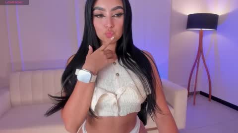Snapshot of sarawinstone_ chatting on 03/05/25, 08:32 Sara Winstone online show from 03/05/25, 08:32