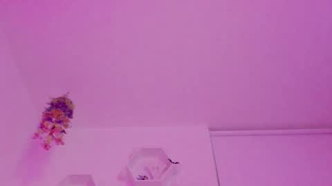 Snapshot of saray2312 chatting on 10/16/25, 11:39 Saray  online show from 10/16/25, 11:39