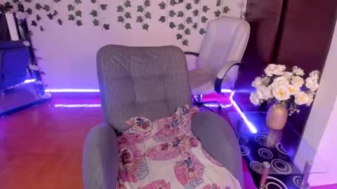 saray__jones online show from 01/08/25, 06:41