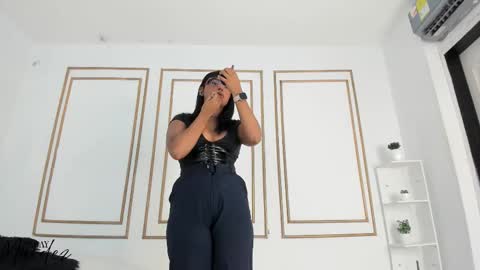 Saray Mardez online show from 11/12/25, 12:05