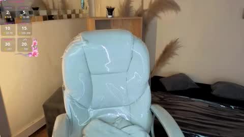  Saray  Say hi in the chat online show from 10/23/25, 12:15