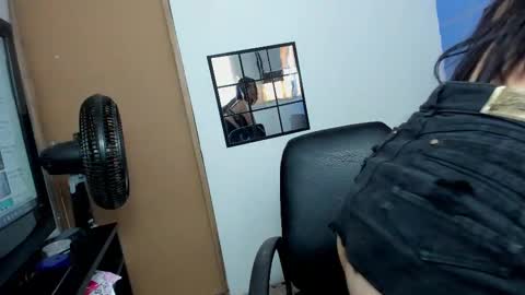 Snapshot of saraymoorex_ chatting on 12/21/24, 06:34 Saray online show from 12/21/24, 06:34