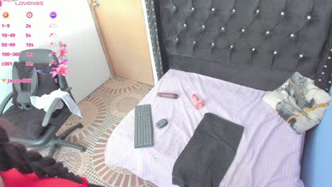Snapshot of saraymoorex_ chatting on 01/31/25, 08:12 Saray online show from 01/31/25, 08:12