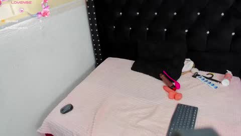 Snapshot of saraymoorex_ chatting on 03/10/25, 10:02 Saray online show from 03/10/25, 10:02