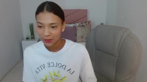 Snapshot of sarayvega_ chatting on 09/20/25, 12:17 Saray Vega online show from 09/20/25, 12:17