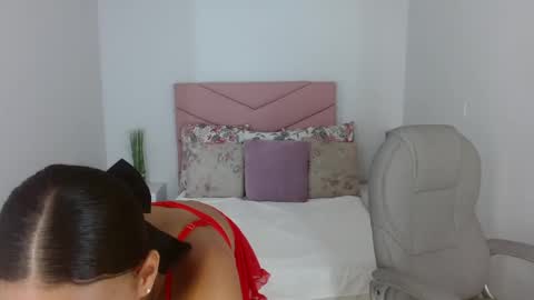 Snapshot of sarayvega_ chatting on 09/22/25, 07:27 Saray Vega online show from 09/22/25, 07:27