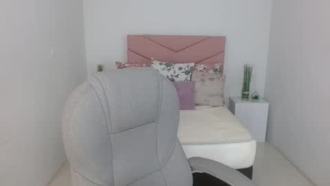 Snapshot of sarayvega_ chatting on 10/24/25, 07:21 Saray Vega online show from 10/24/25, 07:21