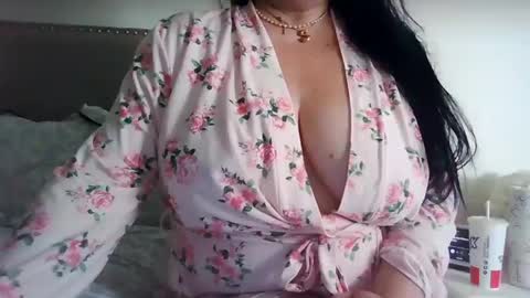 Snapshot of saretta46 chatting on 10/11/25, 05:33 Sara online show from 10/11/25, 05:33