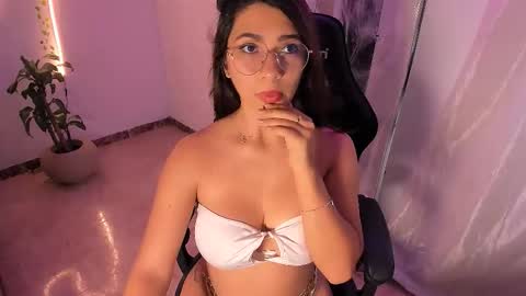 Snapshot of sarima420 chatting on 10/21/25, 08:42 Sarima and Leo online show from 10/21/25, 08:42