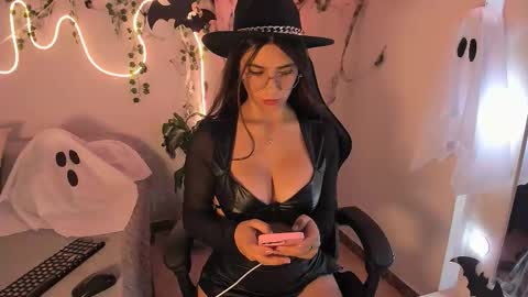 Snapshot of sarima420 chatting on 10/24/25, 03:41 Sarima and Leo online show from 10/24/25, 03:41