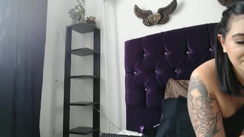 Snapshot of sarita_multisquirt chatting on 11/30/25, 04:11 Sara online show from 11/30/25, 04:11